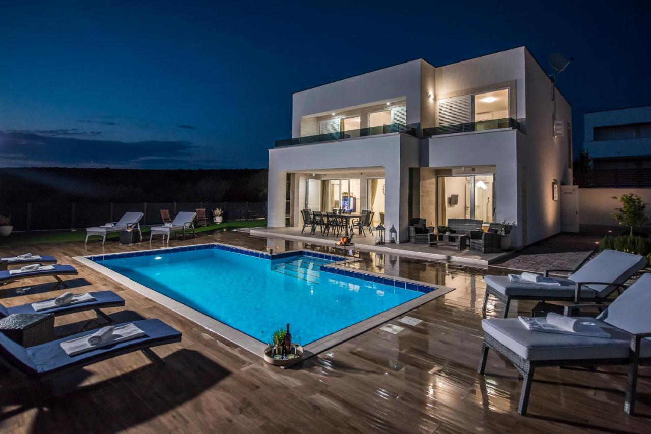Villas Royal II With Private Pool Novalja Exteriör bild