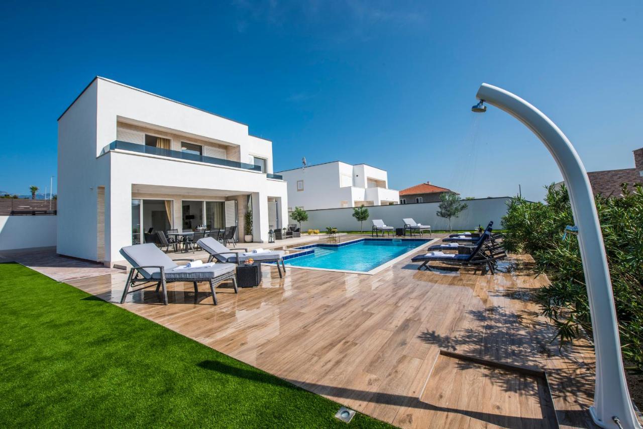 Villas Royal II With Private Pool Novalja Exteriör bild